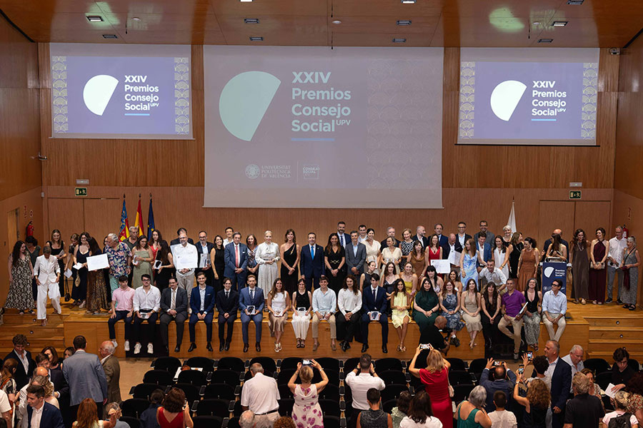 Foto de familia del acto de entrega de los XXIV Premios del Consejo Social de la UPV